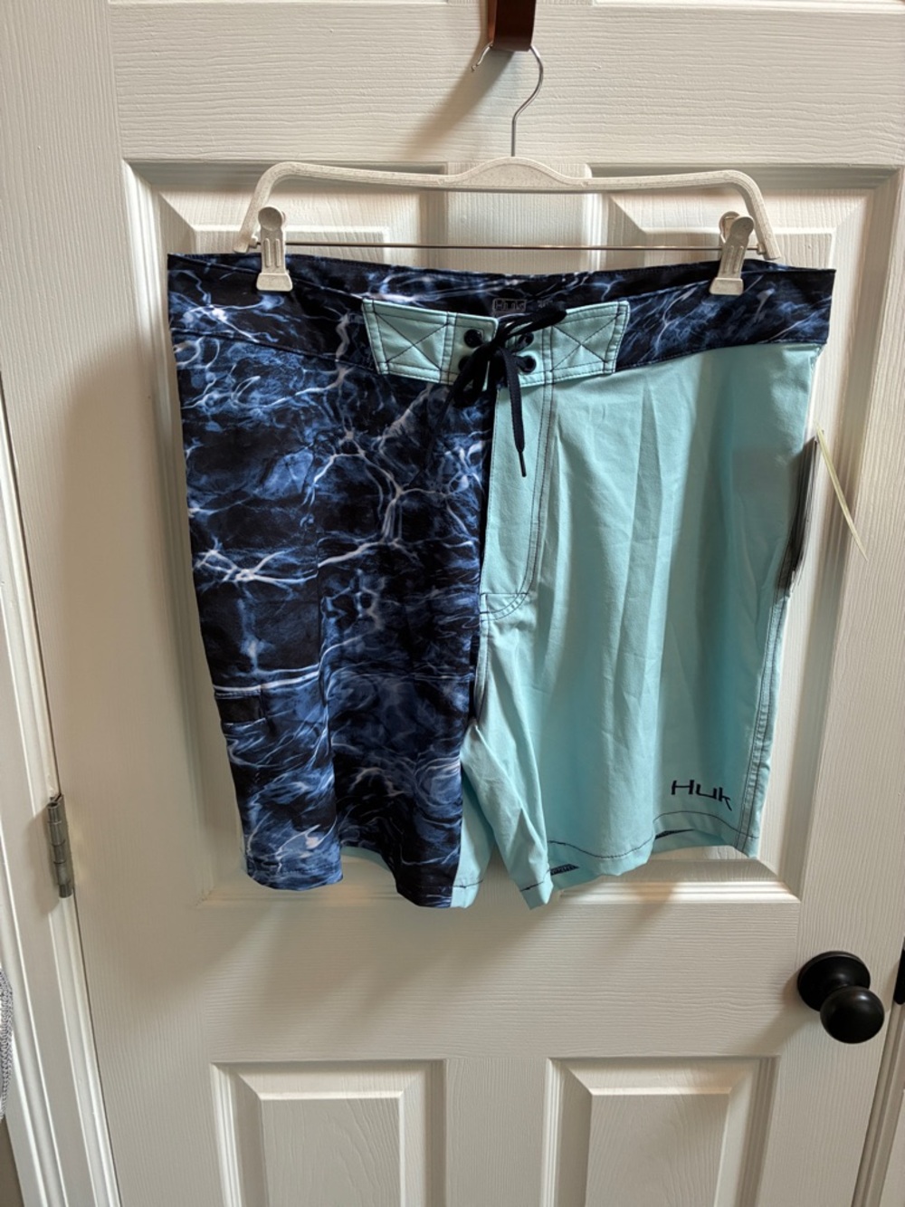 Huk Men's Aqua and Navy Split-Panel Boardshorts- 36 nwt
